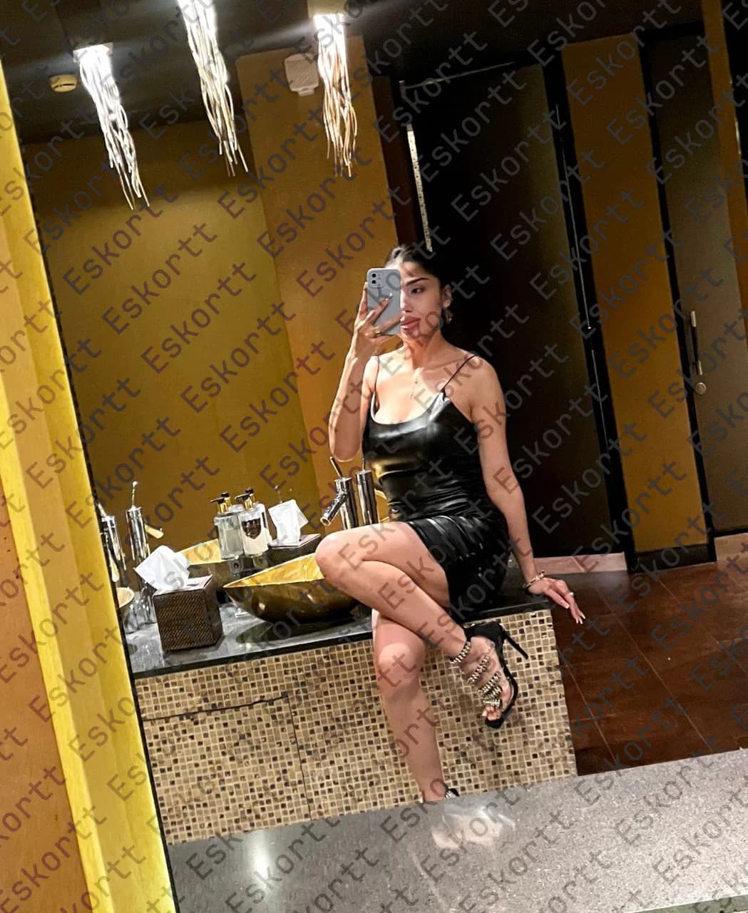 Erin escort in Moscow