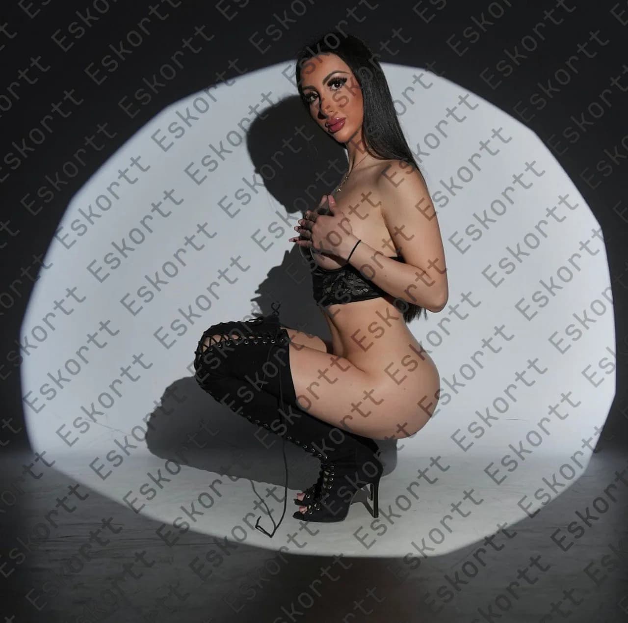 Sarah escort in Moscow