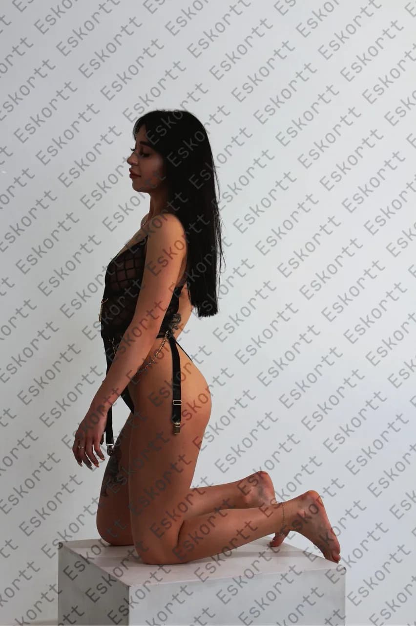 Nelli escort in Moscow