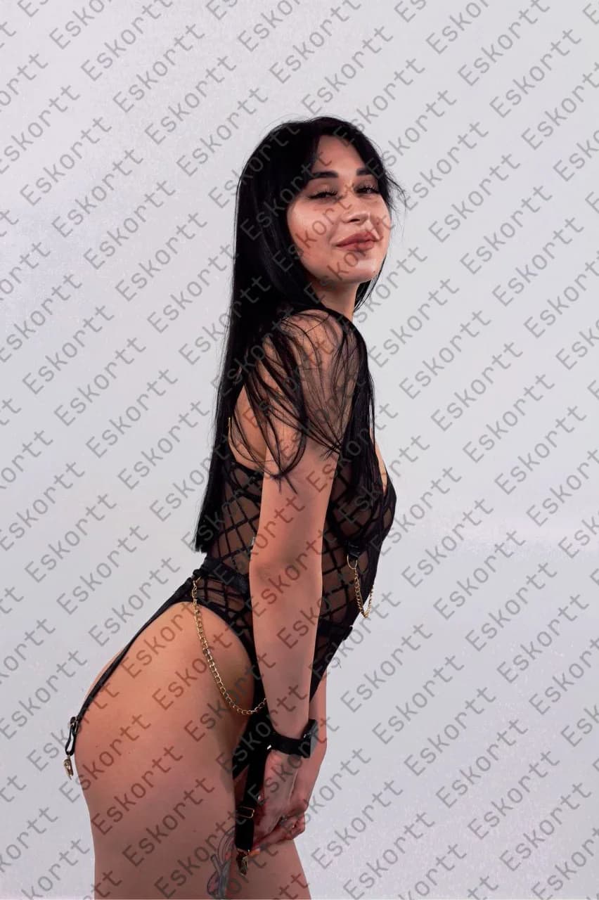 Nelli escort in Moscow
