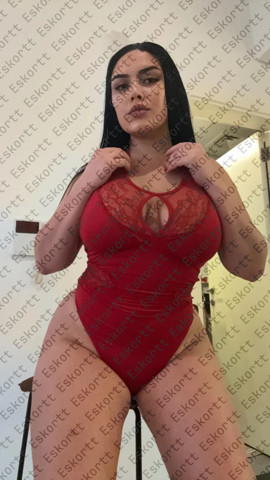 Larisa escort in Moscow