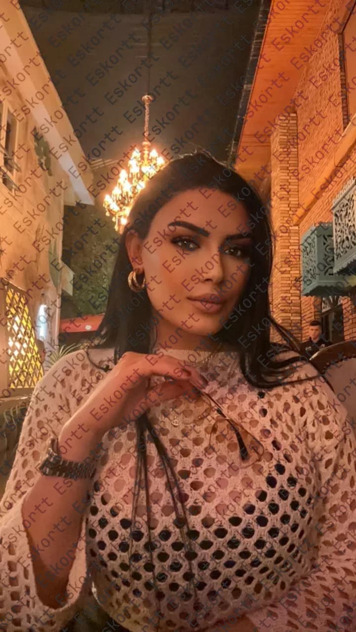 Larisa escort in Moscow