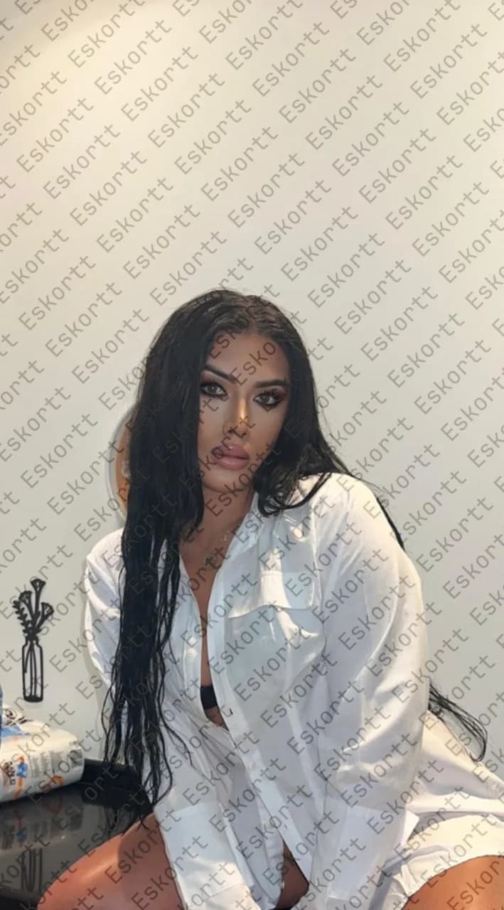 Larisa escort in Moscow