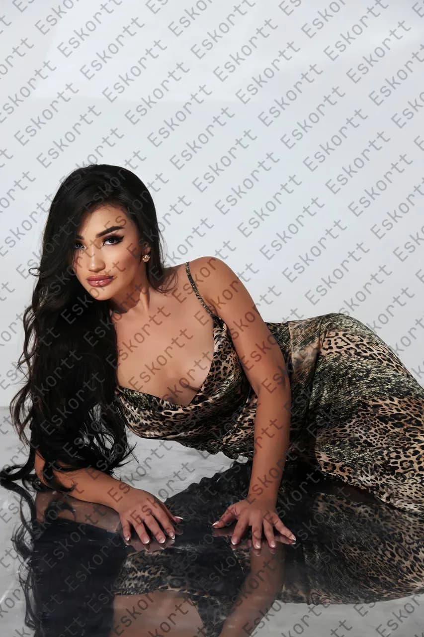 Madlen escort in Moscow