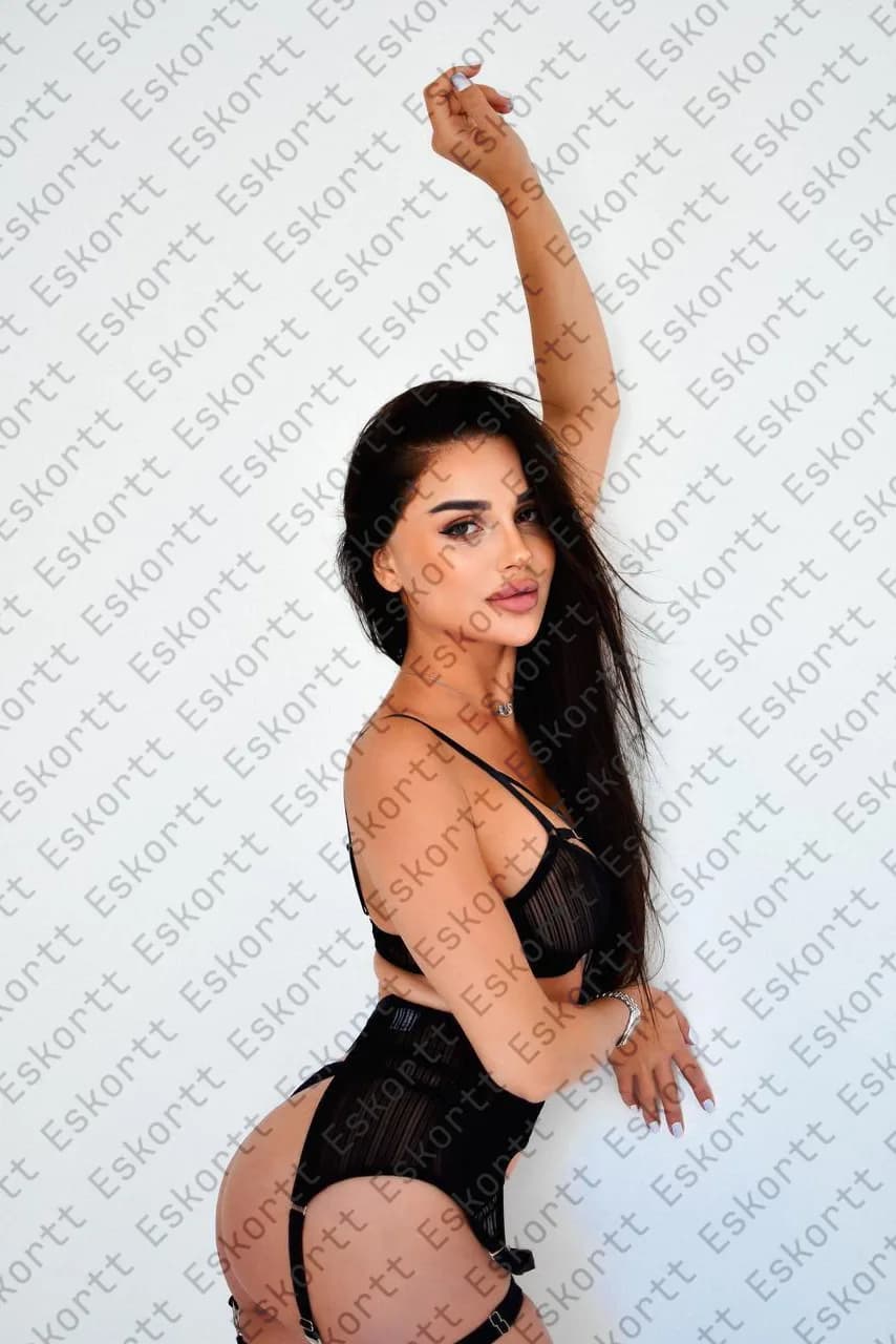Shella escort in Moscow