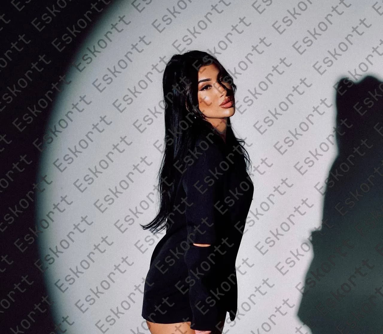 Naomi escort in Moscow