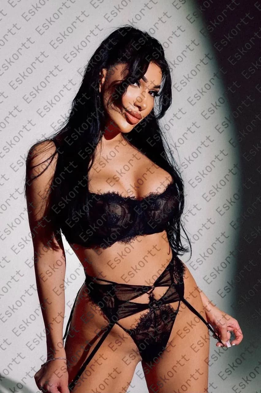 Naomi escort in Moscow