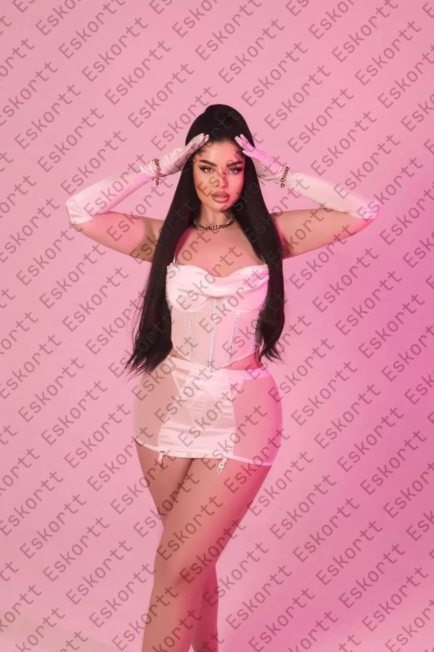 Samira escort in Moscow