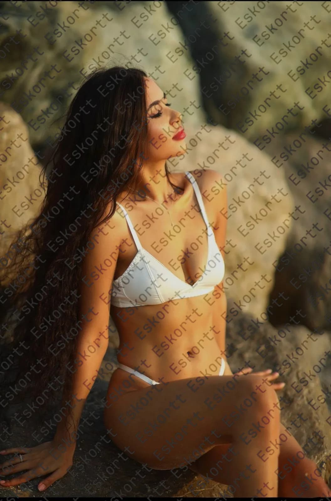 Leila escort in Moscow