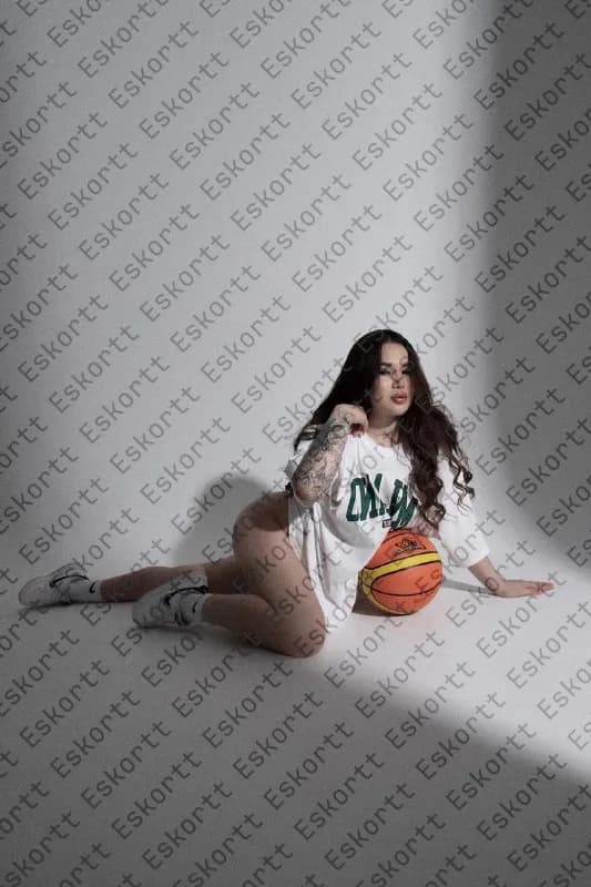 Holli escort in Moscow