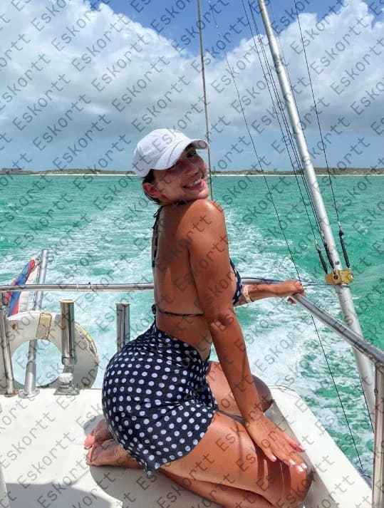 Emmi escort in Moscow