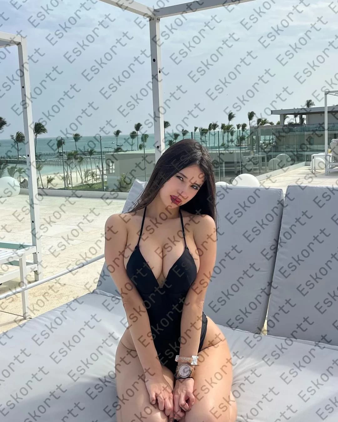 Enya escort in Moscow