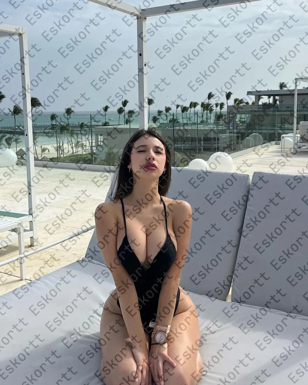 Enya escort in Moscow