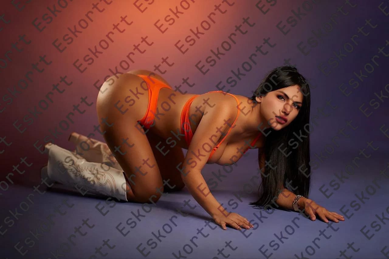 Sidonie escort in Moscow
