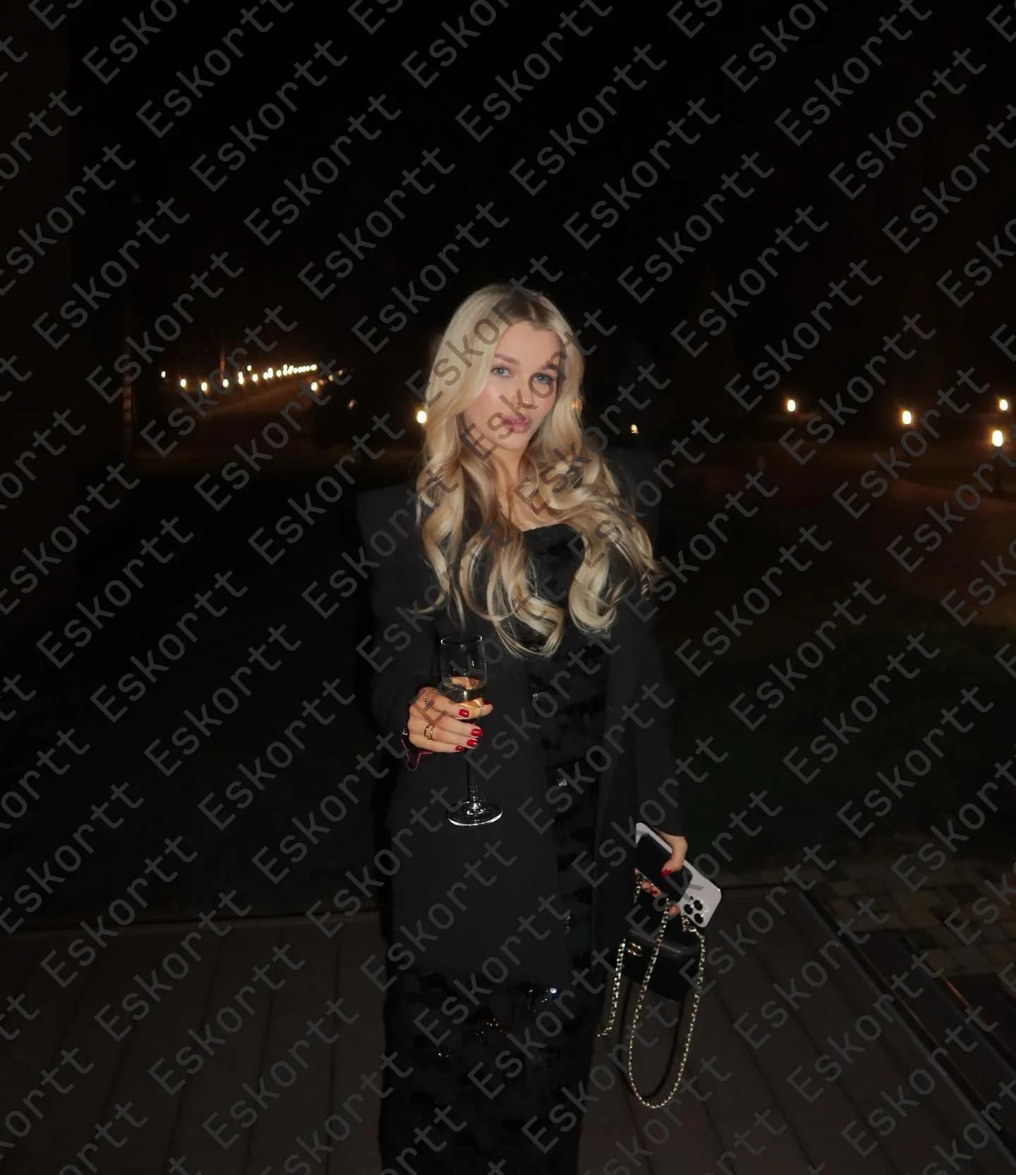 Madeleine escort in Moscow