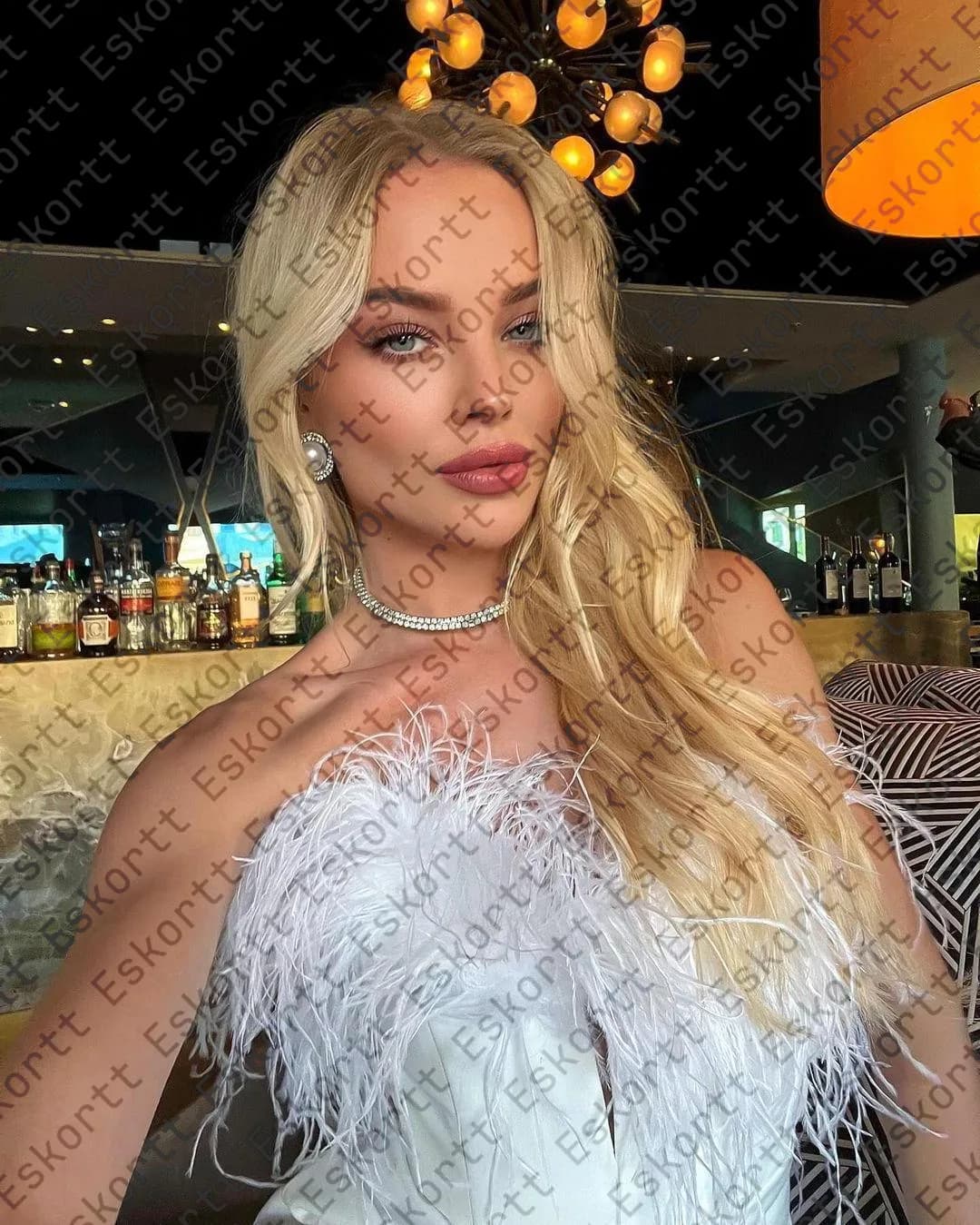 Zoelle escort in Moscow