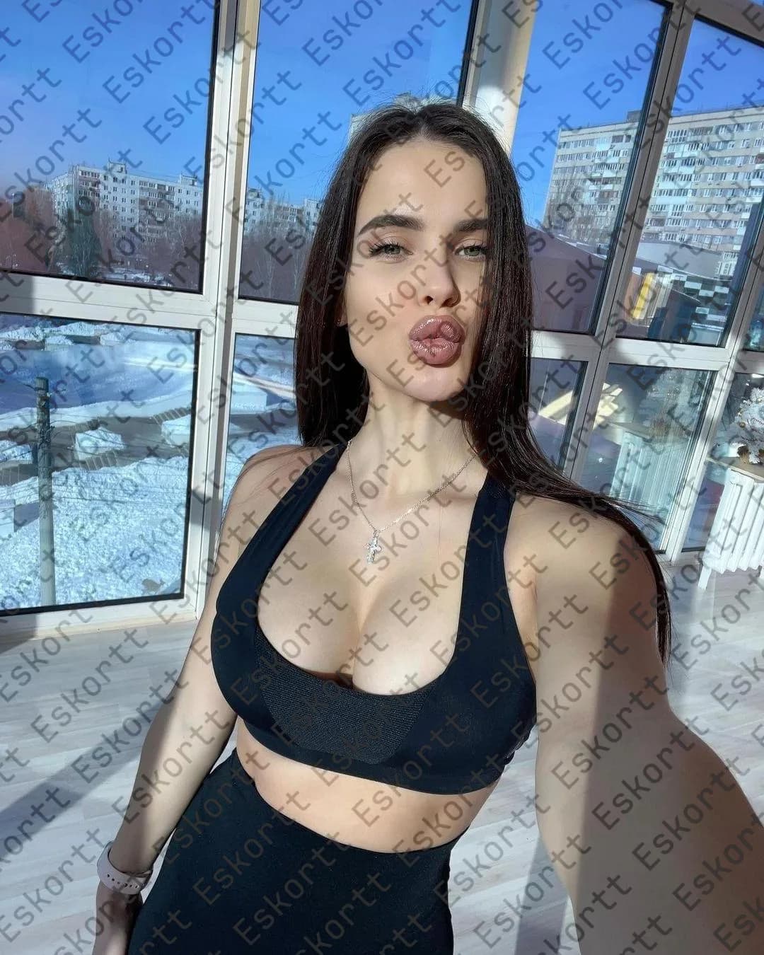 Yasmine escort in Moscow