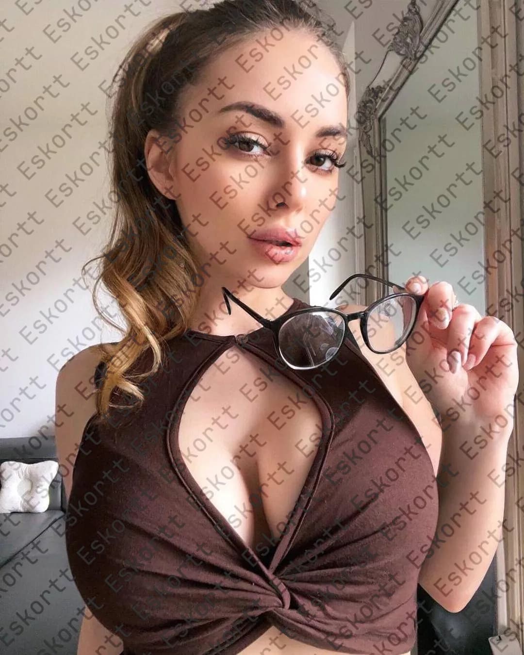 Yara escort in Moscow