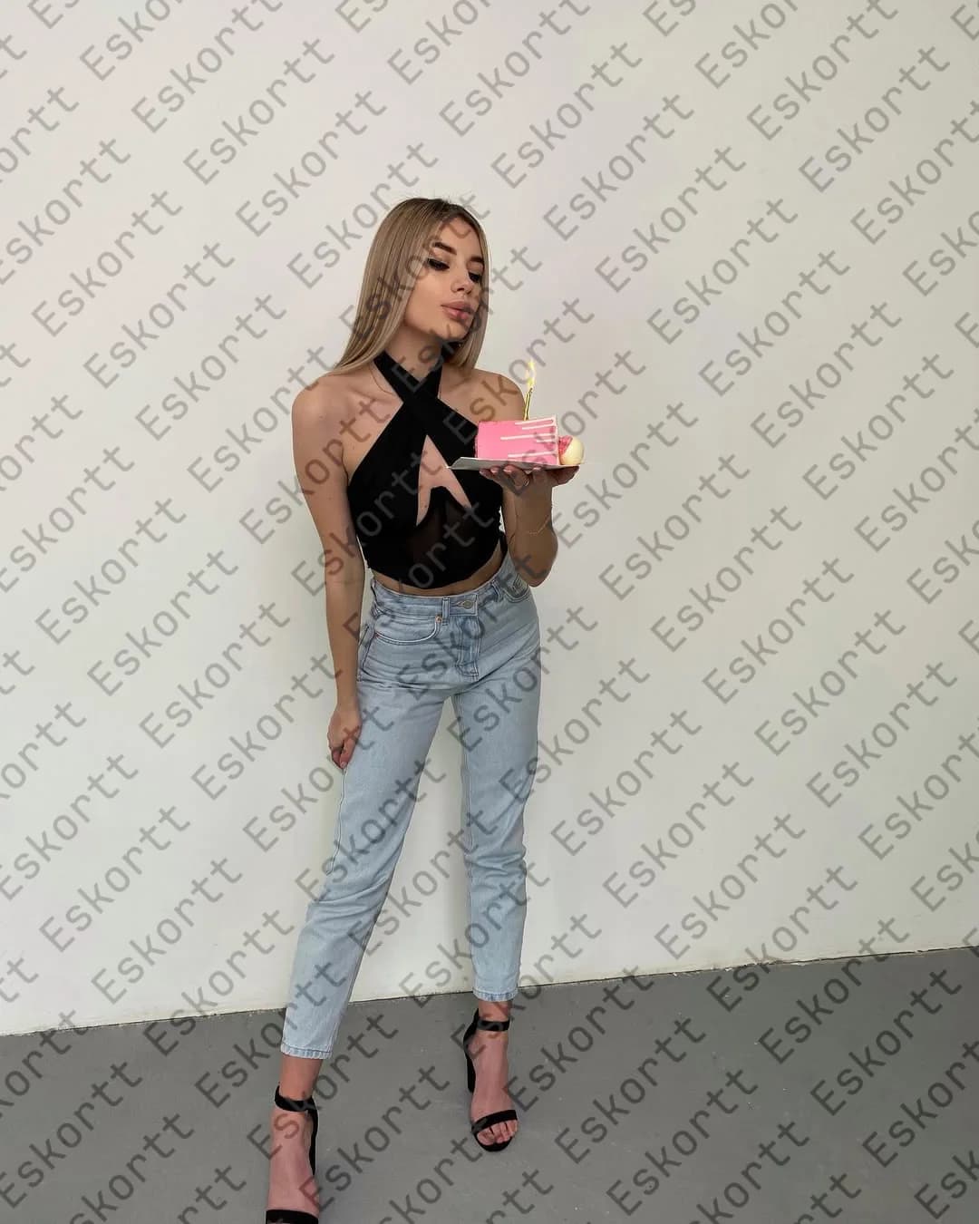 Adele escort in Moscow