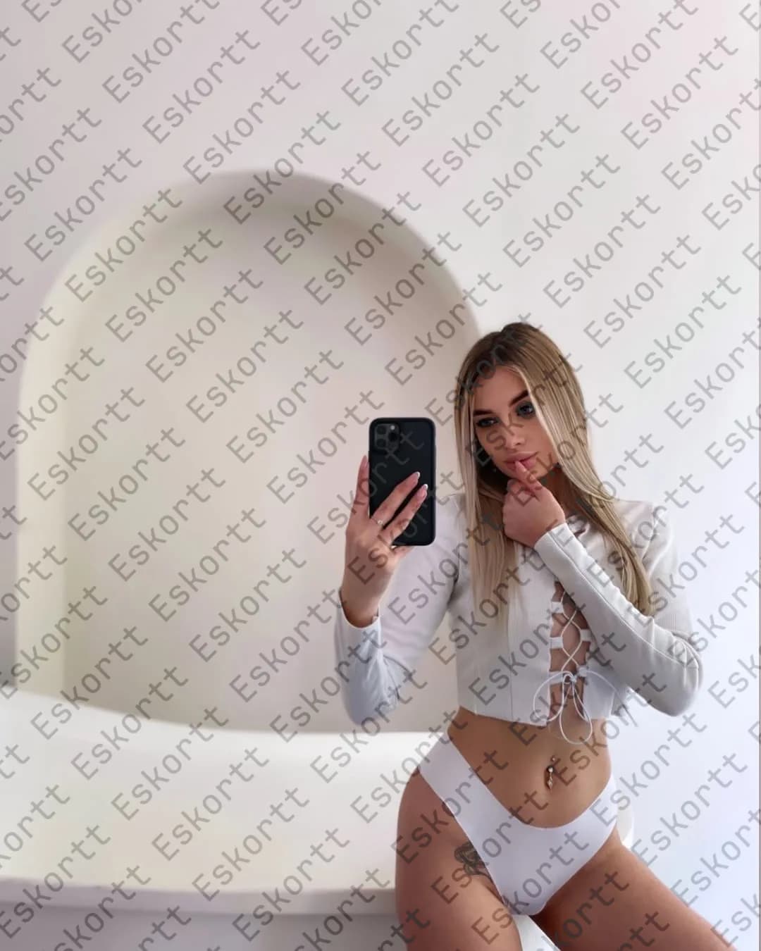 Adele escort in Moscow