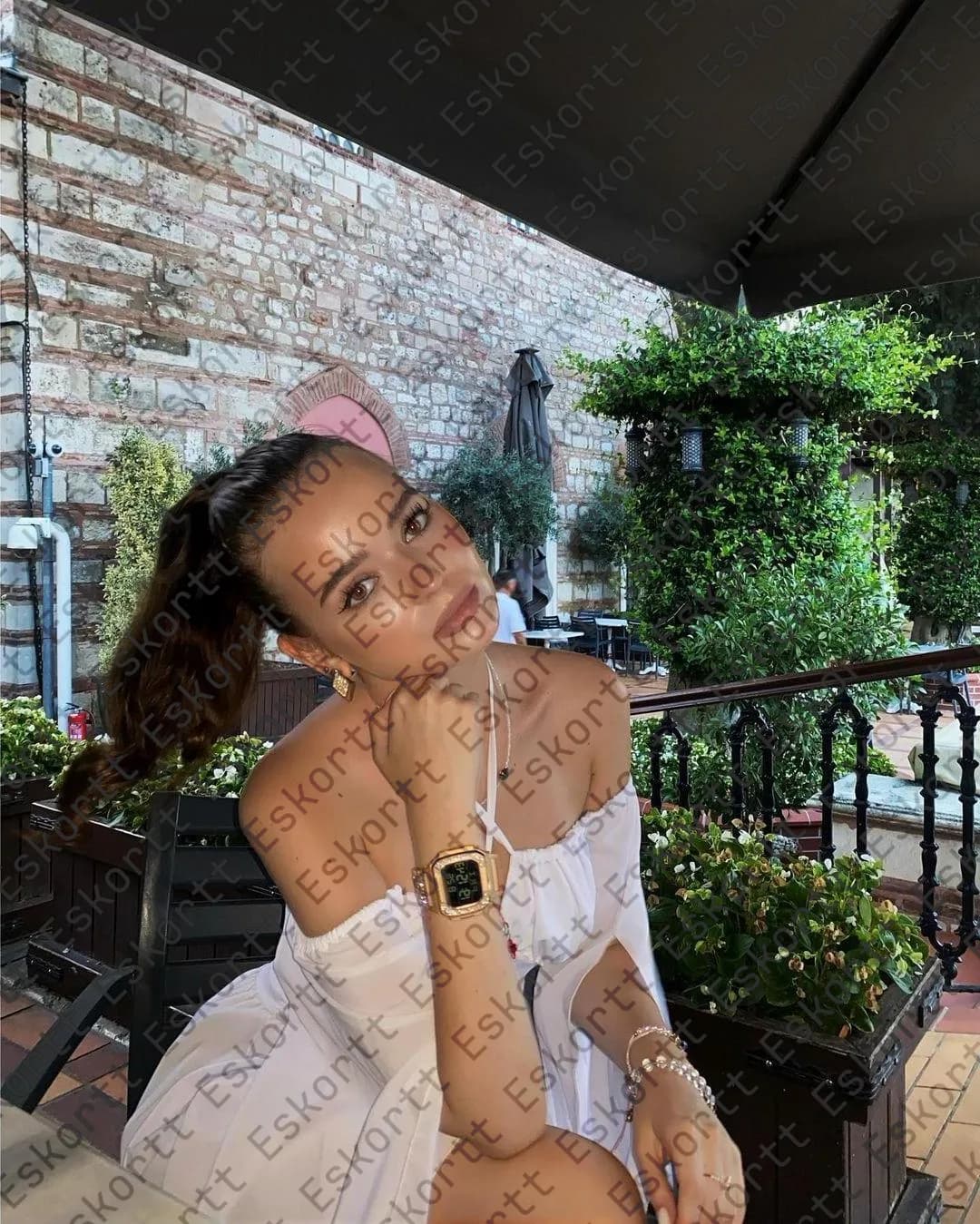 Amber escort in Moscow