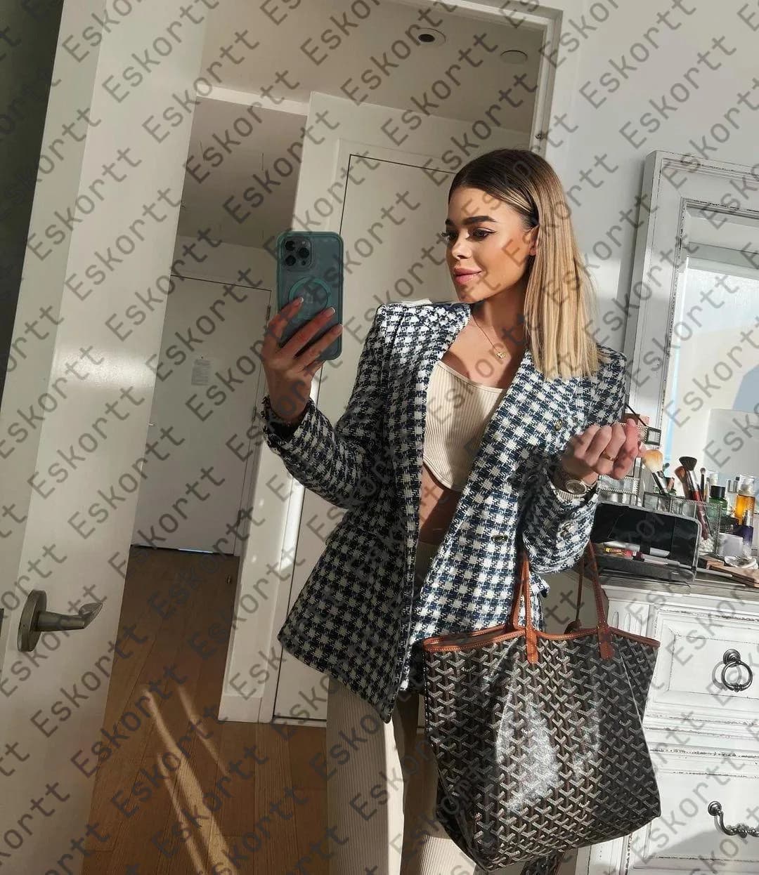 Cara escort in Moscow