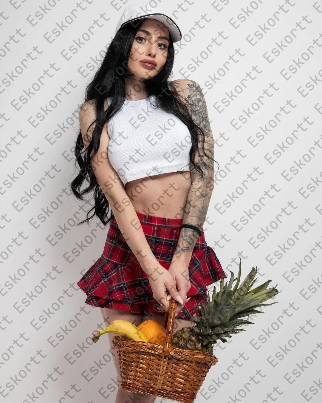 Camila escort in Moscow