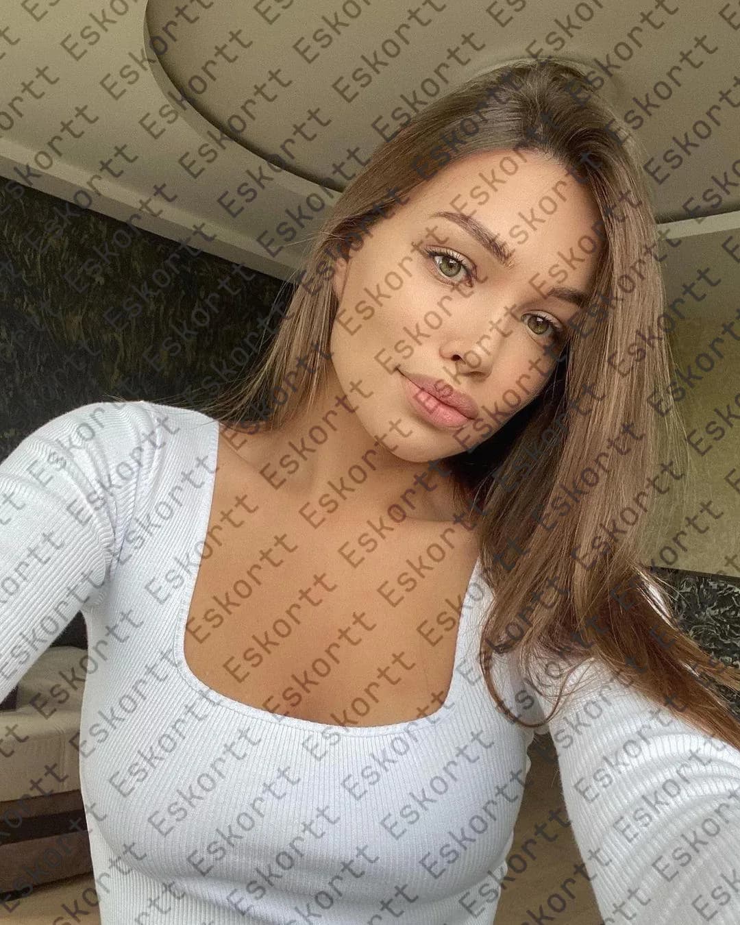 Cora escort in Moscow