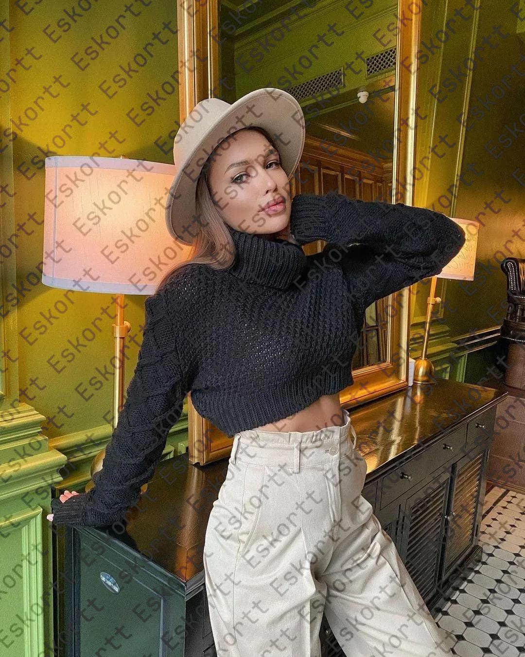 Cora escort in Moscow