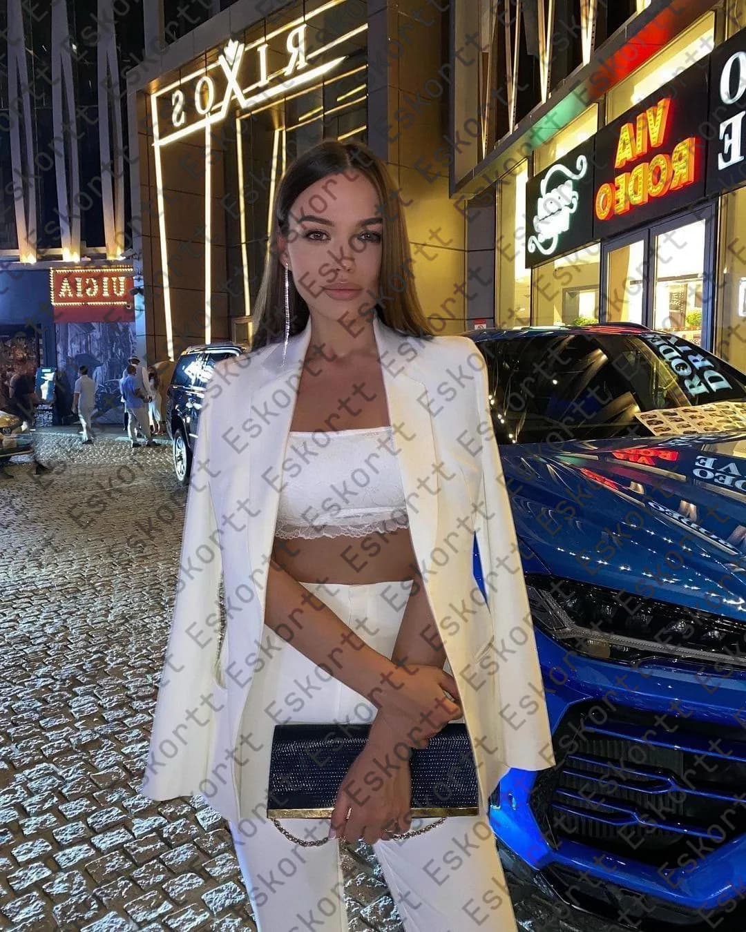 Cora escort in Moscow