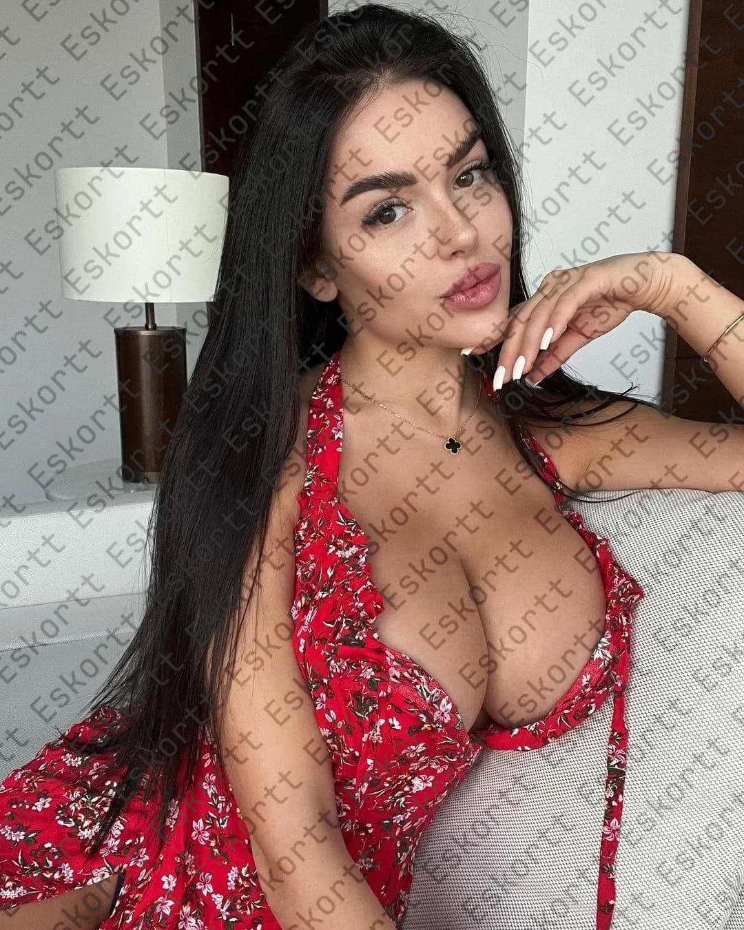 Ellie escort in Moscow