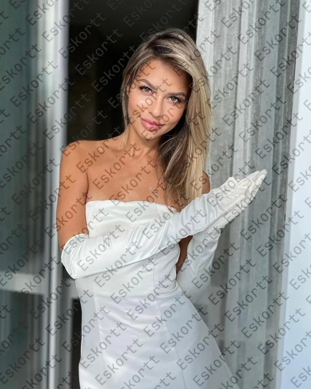 Estelle escort in Moscow