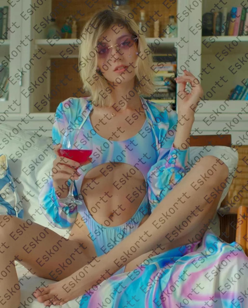 Imogen escort in Moscow