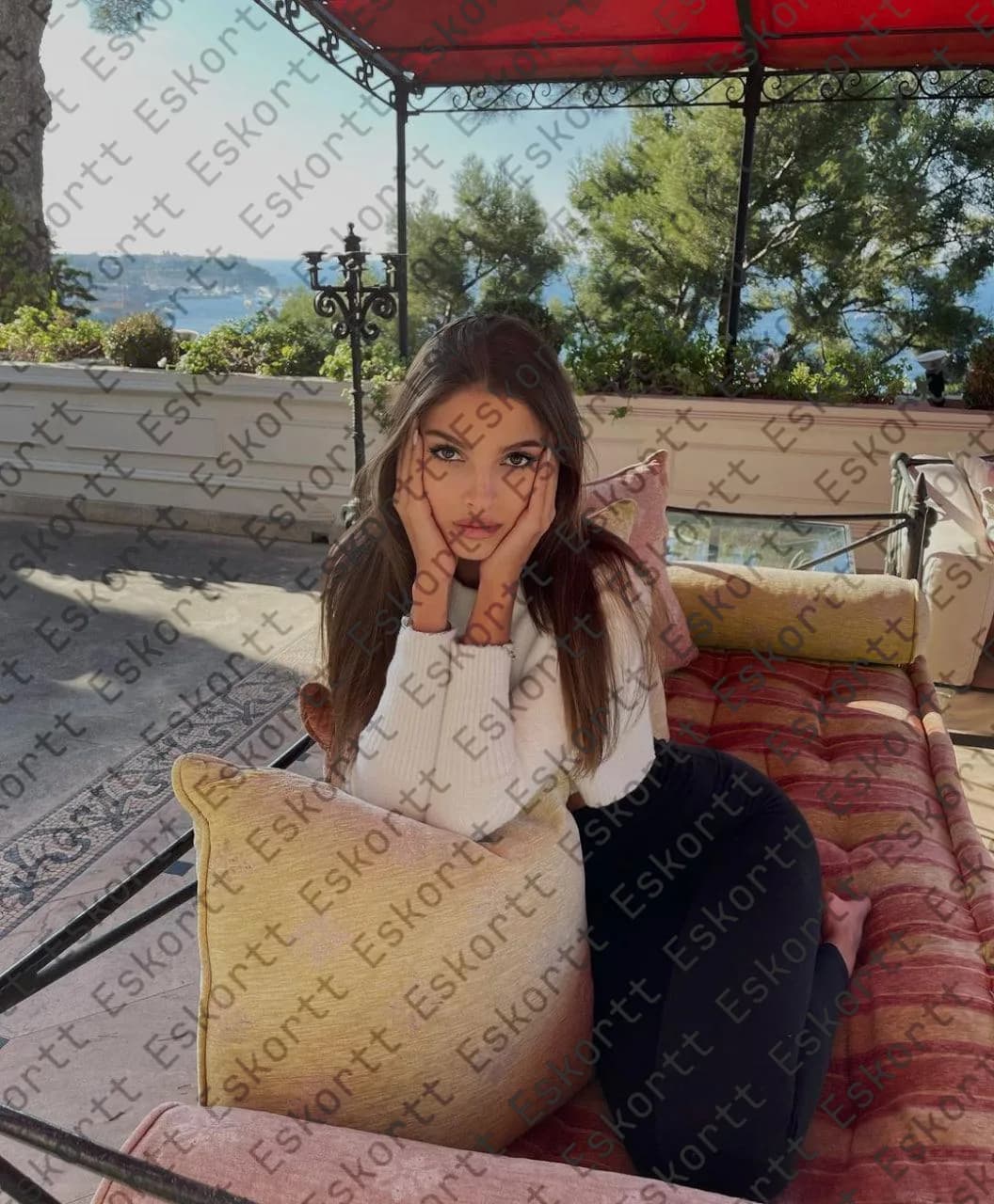 Jasmine escort in Moscow