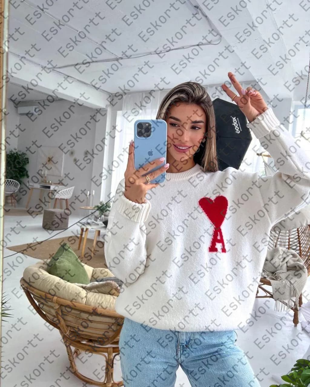 Katie escort in Moscow