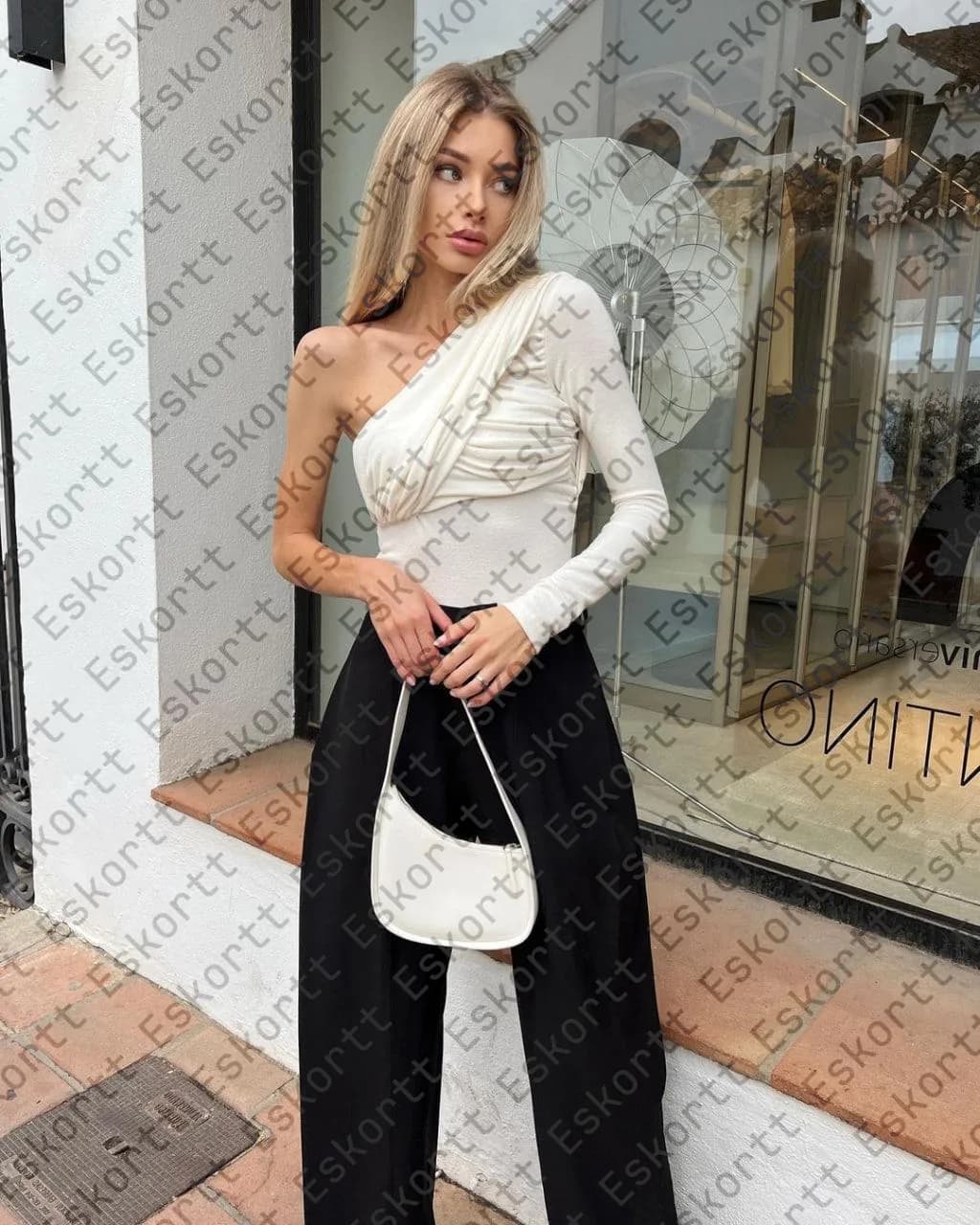 Lana escort in Moscow