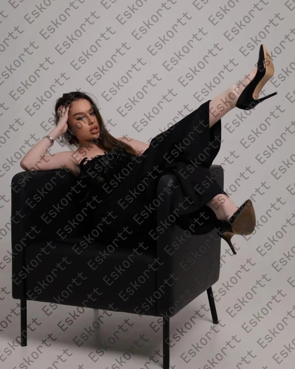 Kylie escort in Moscow