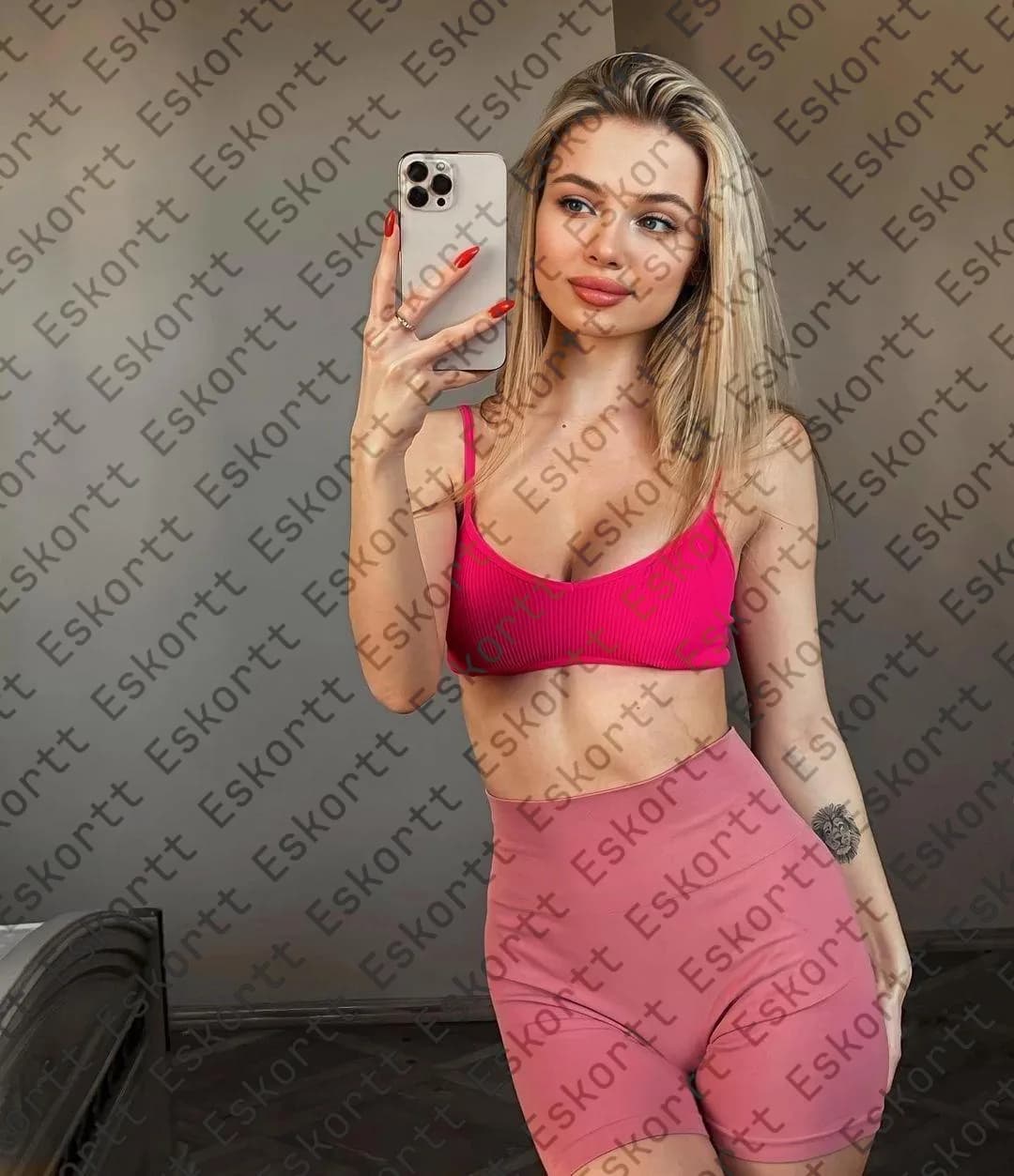 Maisie escort in Moscow