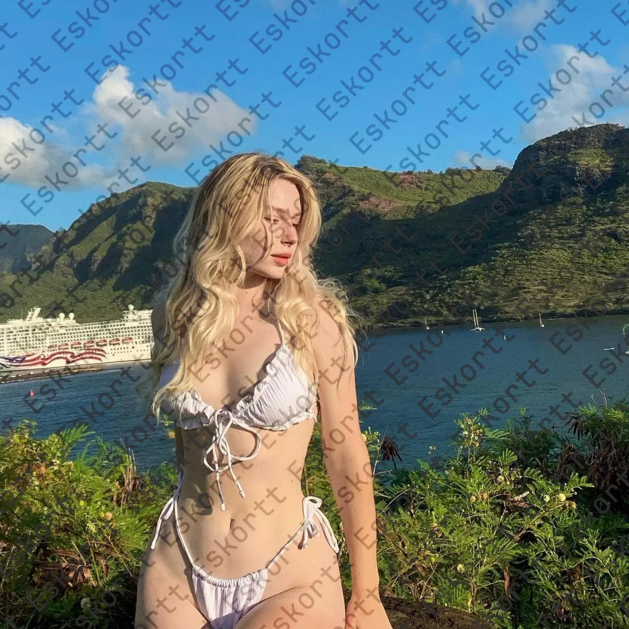 Mia escort in Moscow