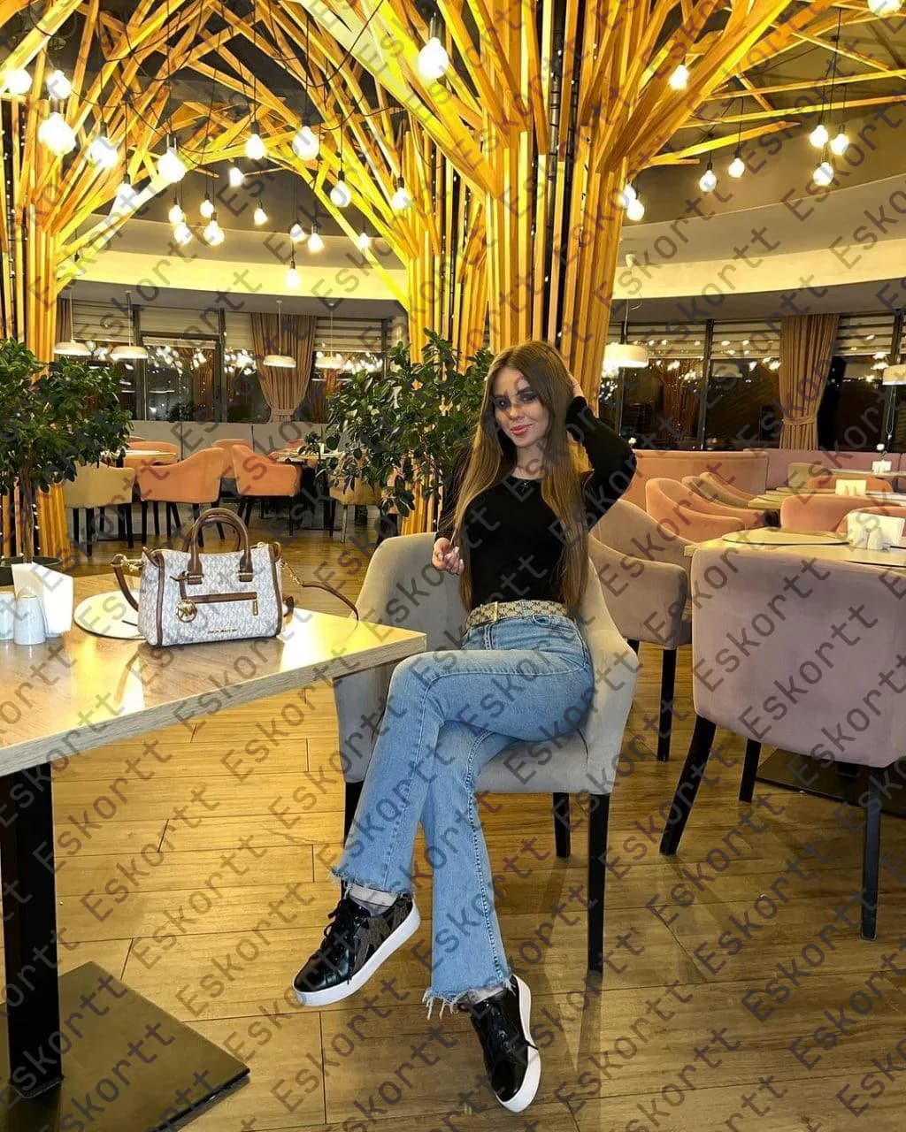 Melody escort in Moscow