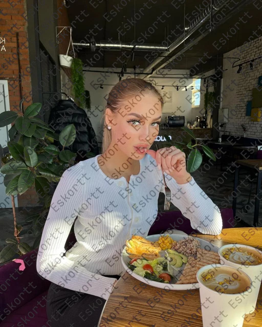 Mila escort in Moscow