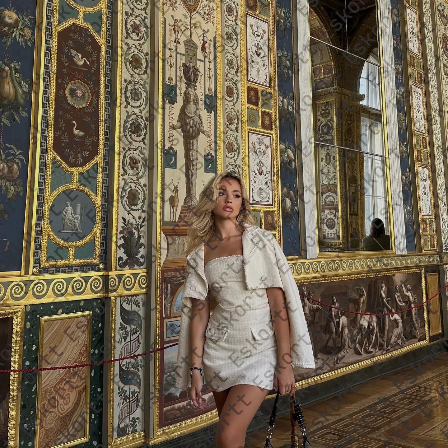 Roxanne escort in Moscow