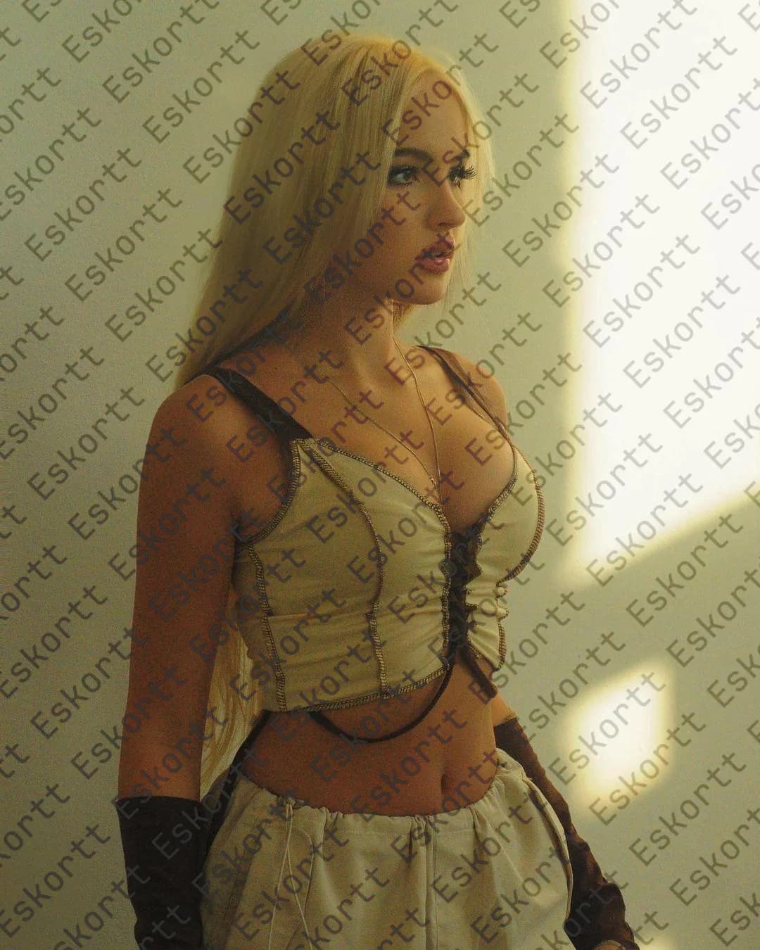 Roxanne escort in Moscow