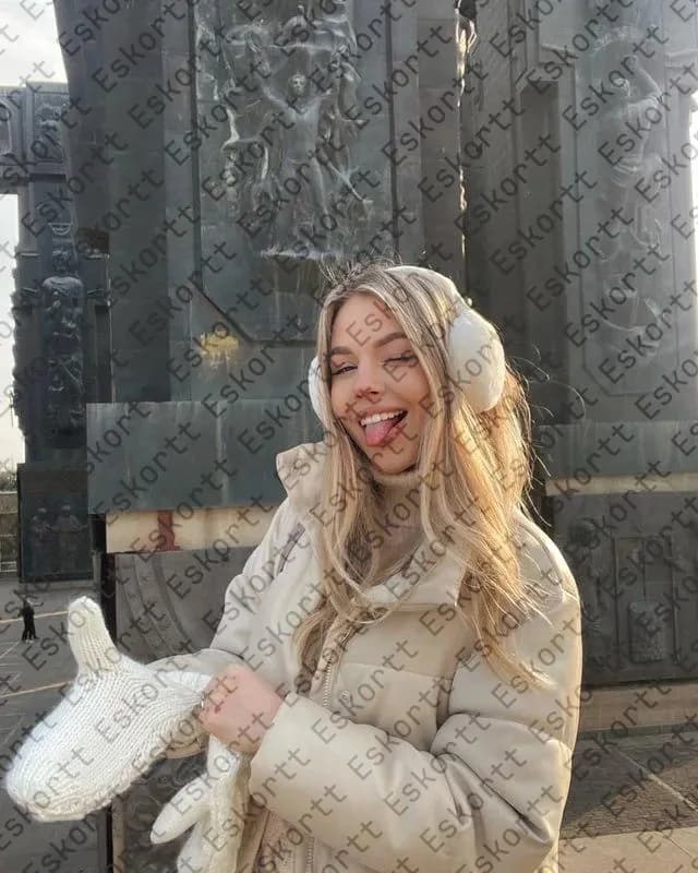 Naomi escort in Moscow