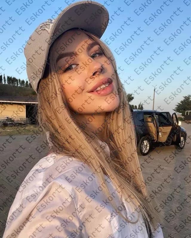 Naomi escort in Moscow