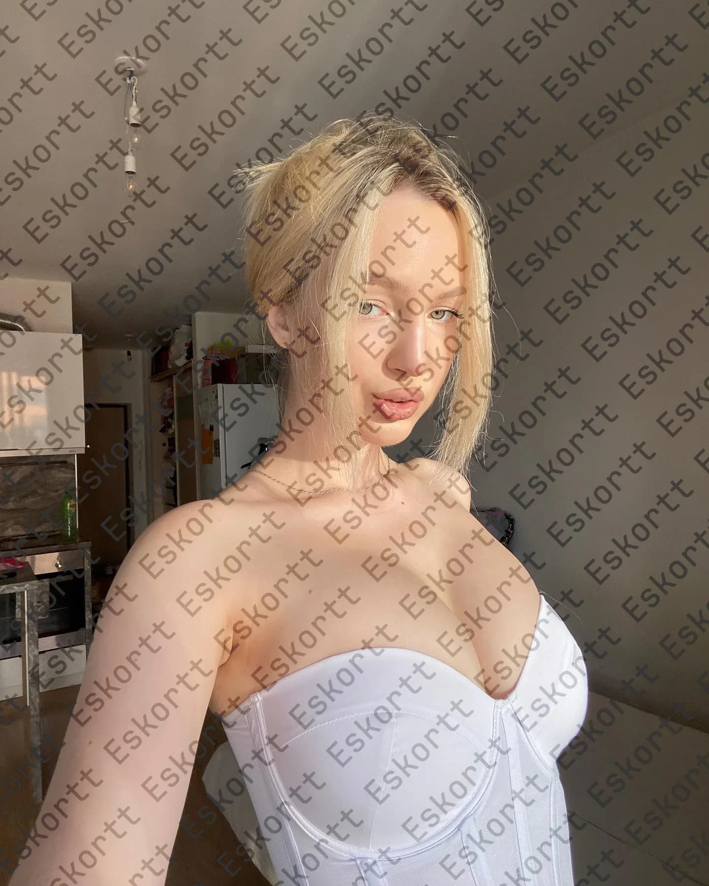 Nora escort in Moscow