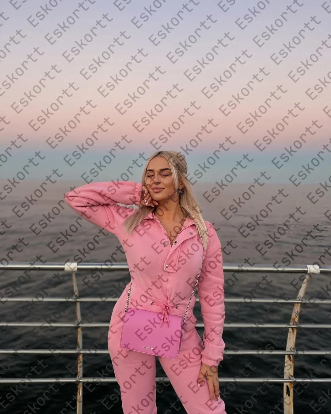 Raina escort in Moscow