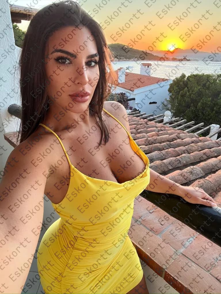 Rebecca escort in Moscow