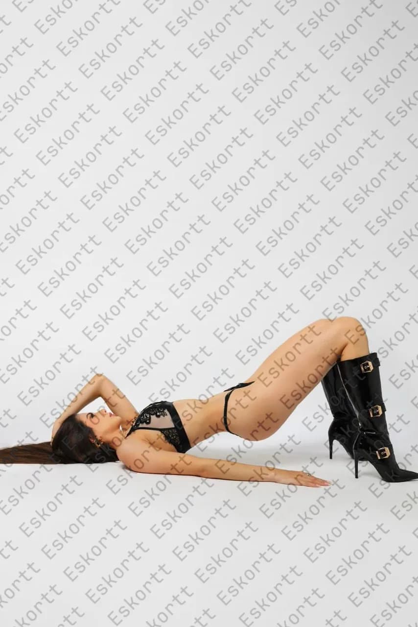 Sarah escort in Moscow