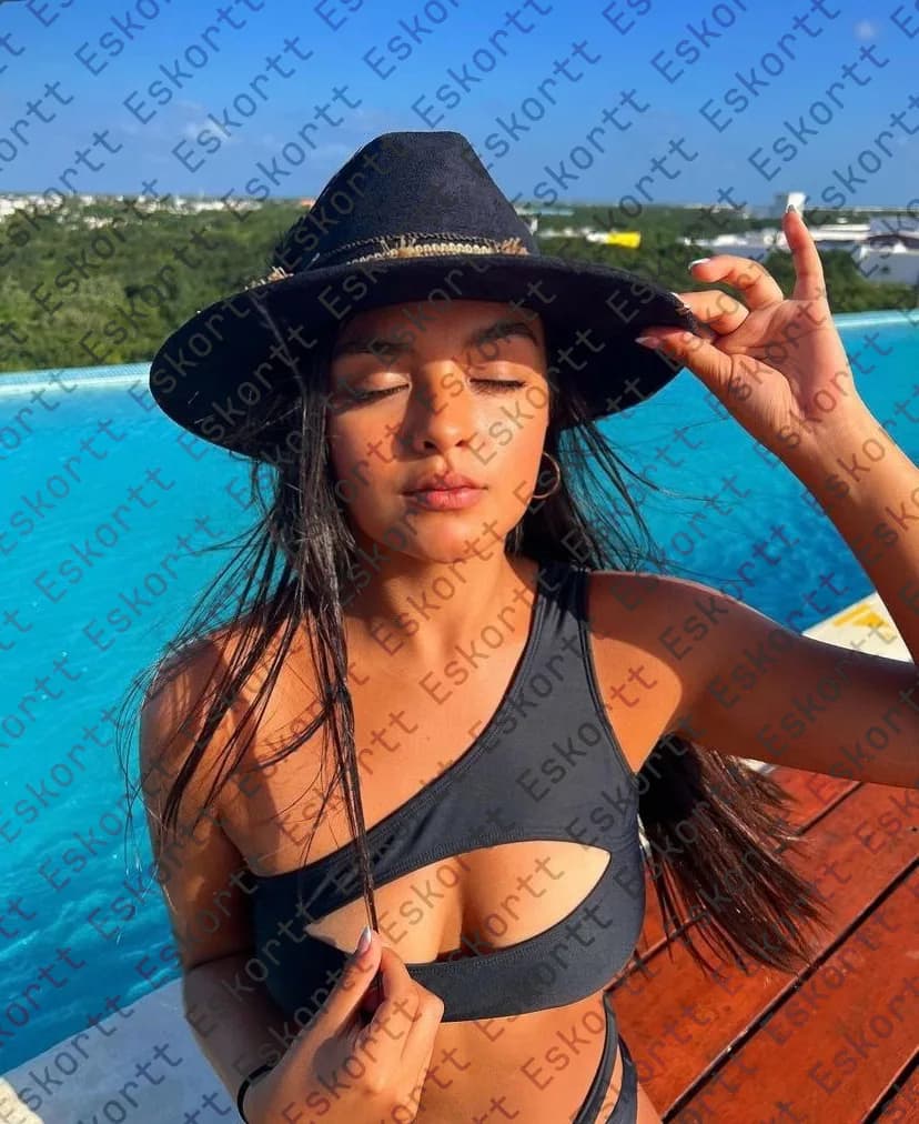 Sarah escort in Moscow